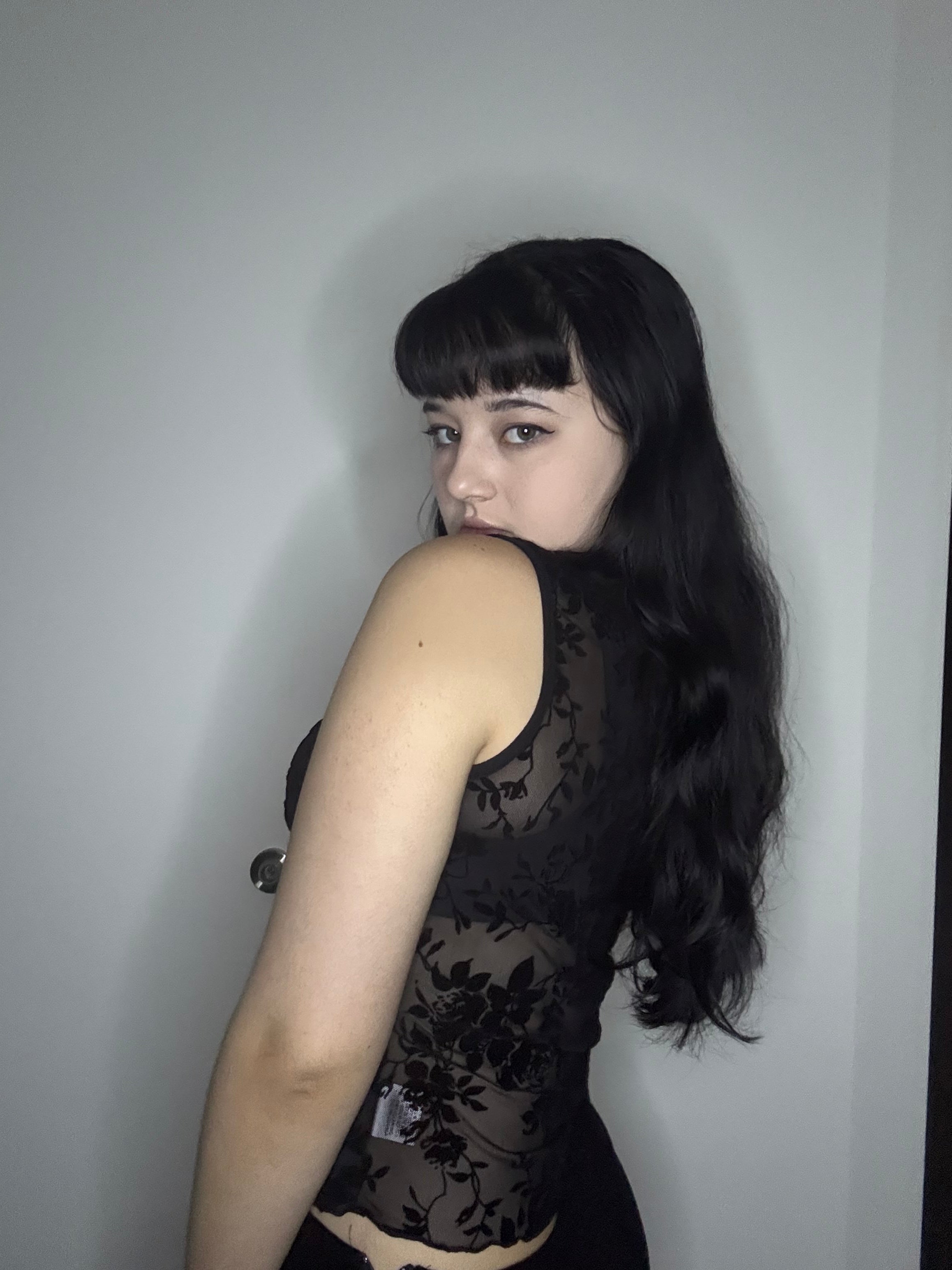 FLORAL MESH V NECK TOP