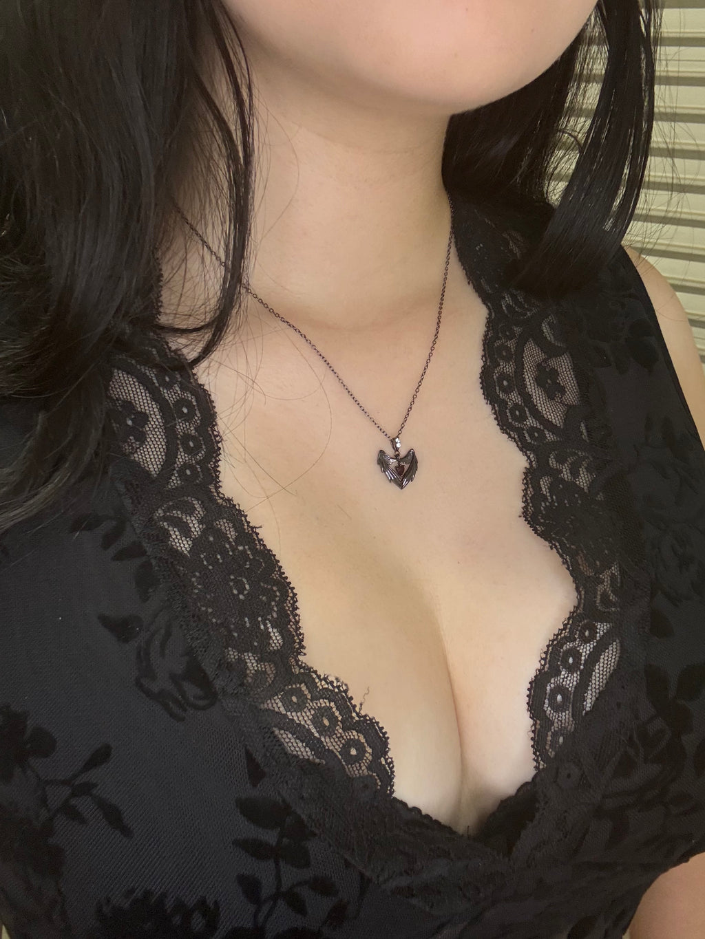 FLORAL MESH V NECK TOP