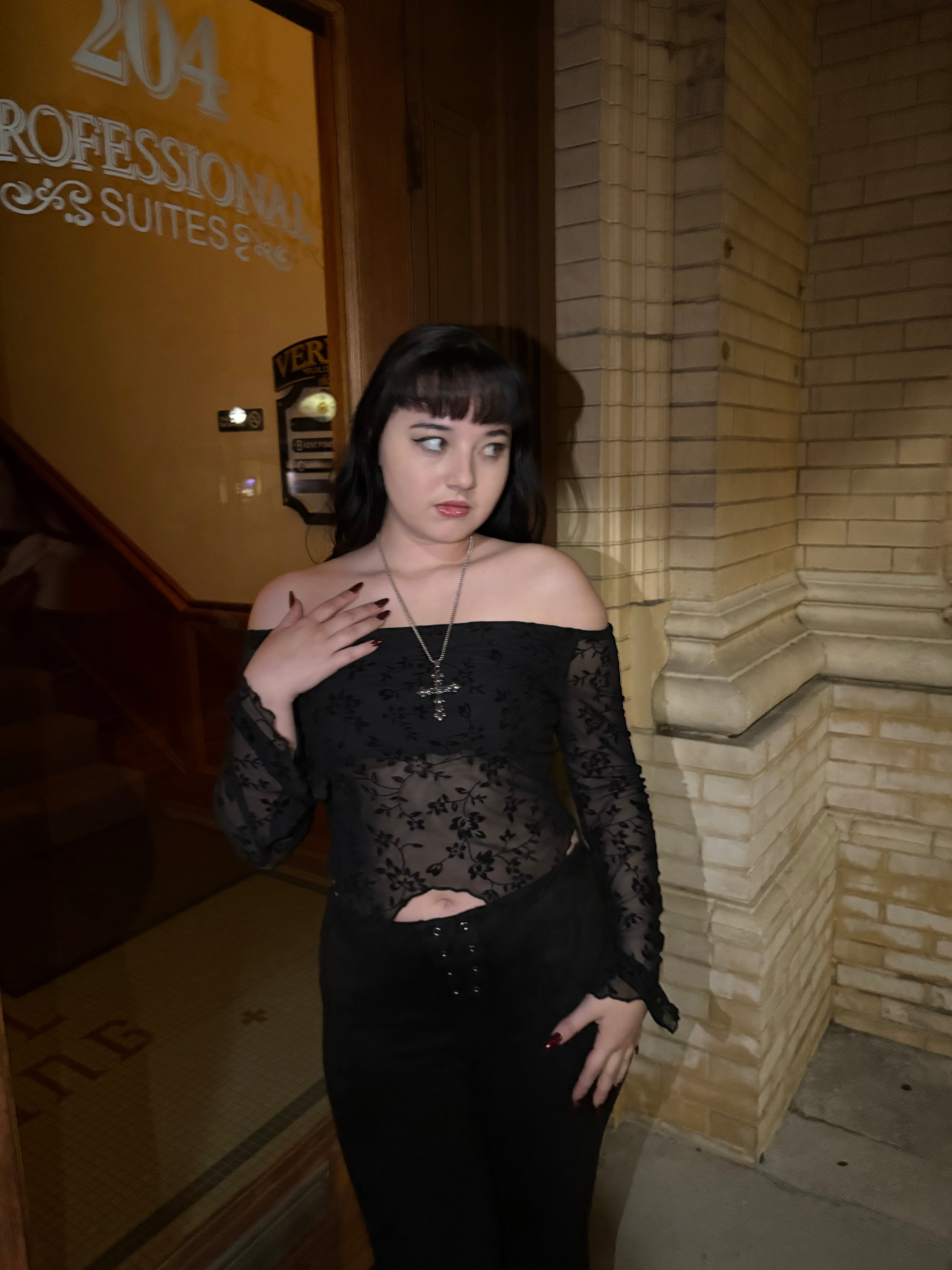 STRAPLESS FLORAL BELL SLEEVE TOP