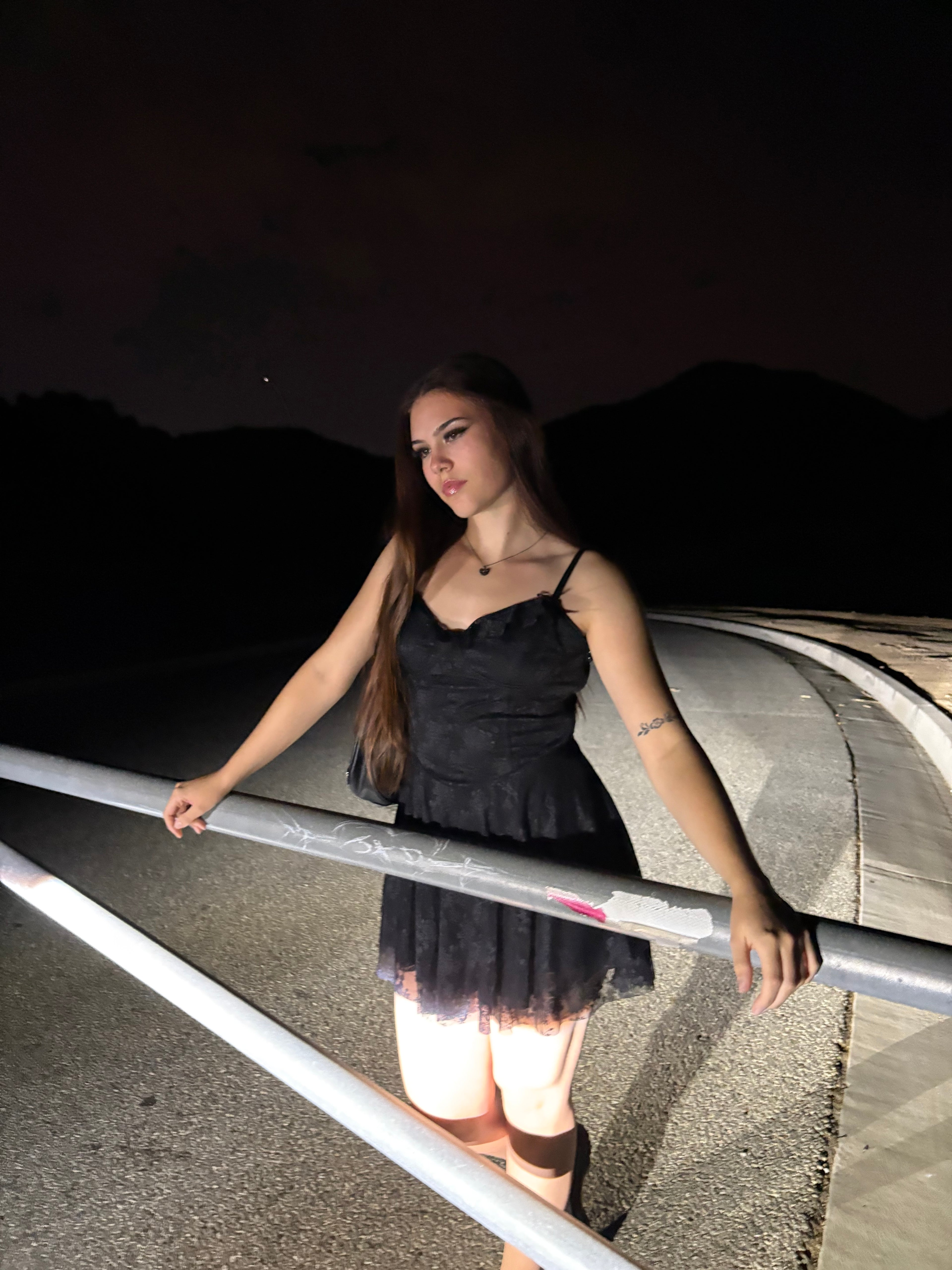 RUFFLE SWEETHEART LACE MINI DRESS