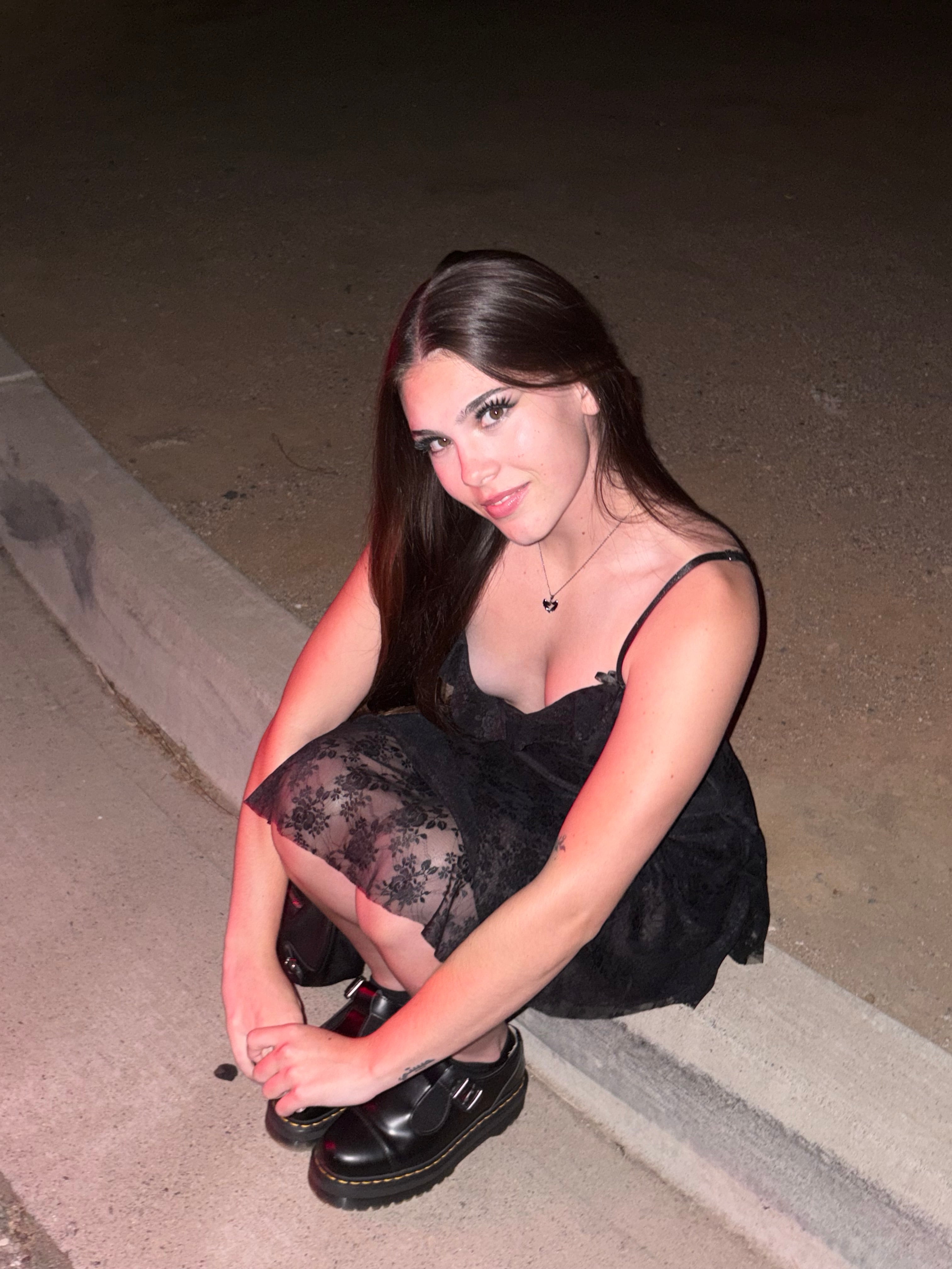 RUFFLE SWEETHEART LACE MINI DRESS